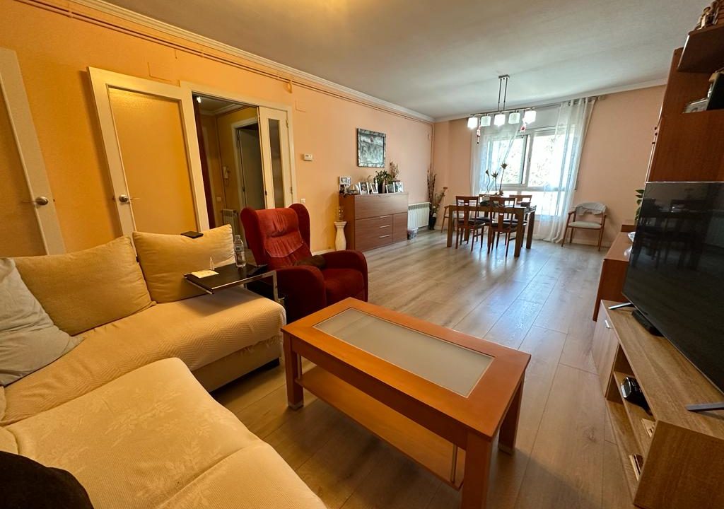 173-2023 salon piso vallbona