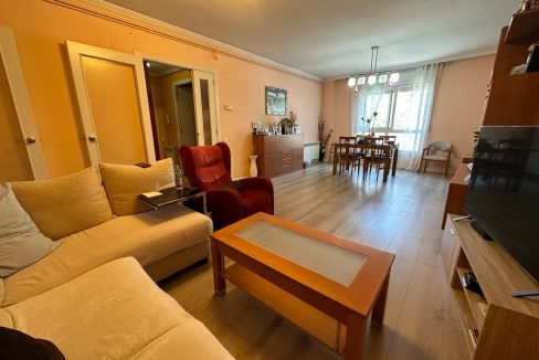 173-2023 salon piso vallbona